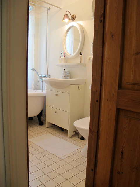 Hubane retrostiilis vannituba